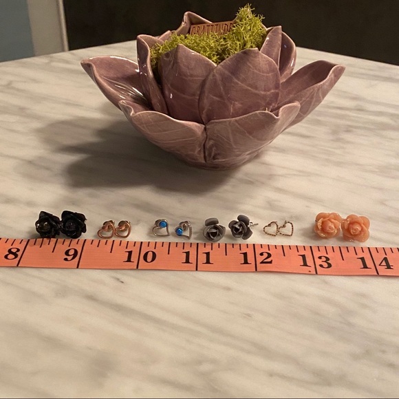 Bundle of 6 sets of flower and heart stud earrings - Picture 7 of 8